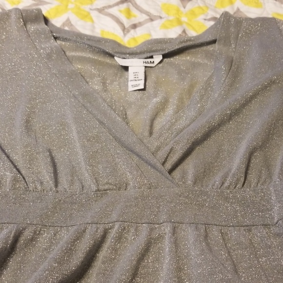 👩 shimmery grey top ❤ - Picture 2 of 4